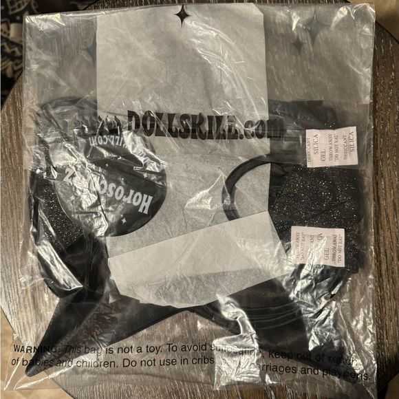 Horoscopez So Vain Crop Top Sz M Black Star Glitter Satin Backless Halter NWT - Picture 2 of 3